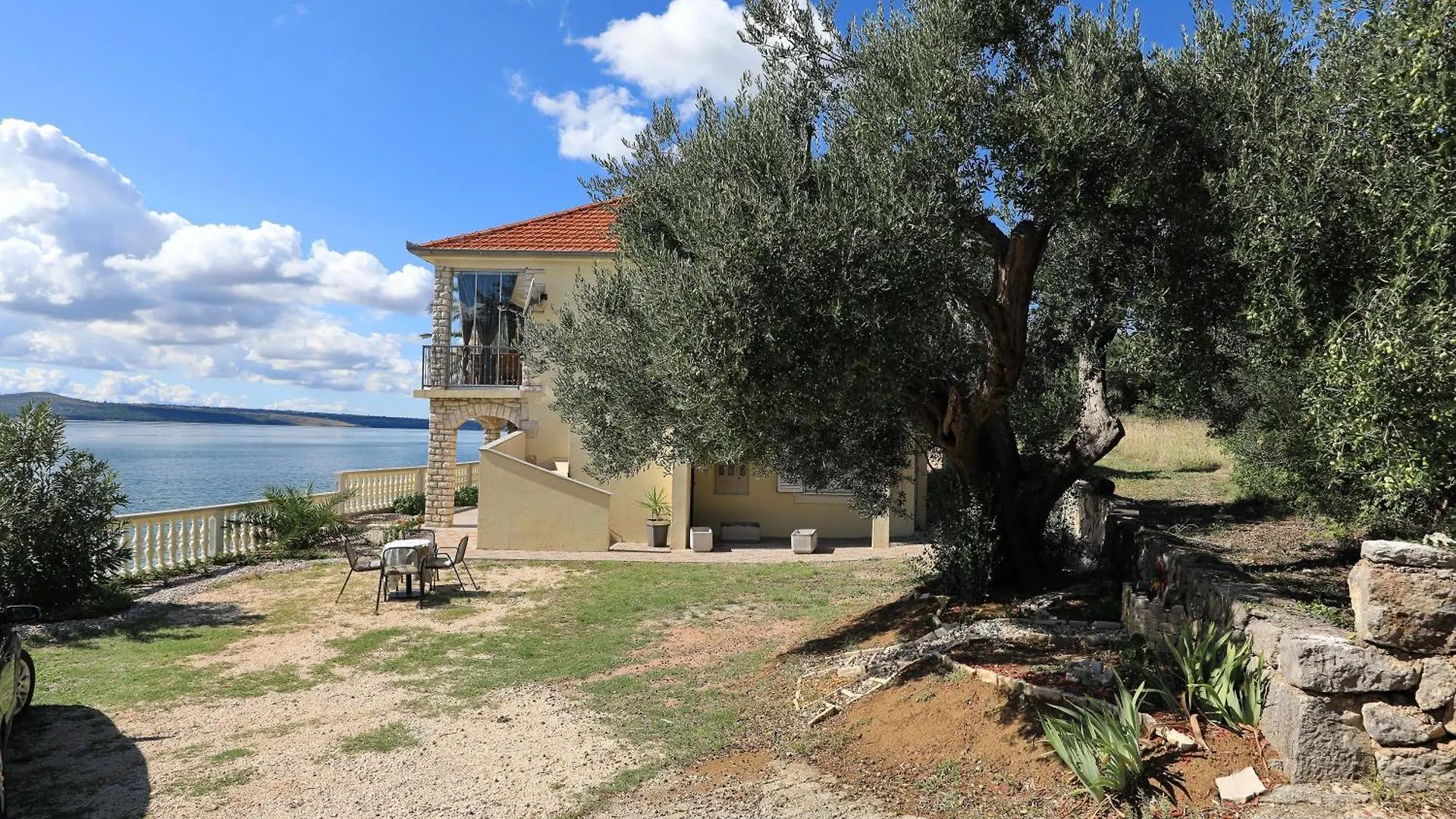 Laura, No 1 Apartment Maslenica